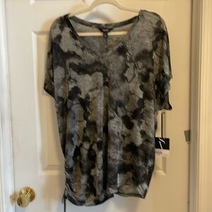 Simply Vera shirt sleeve top in XL Black and grey print